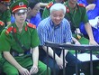 Bầu Kiên cười tươi trong phiên xét xử chiều 21/5